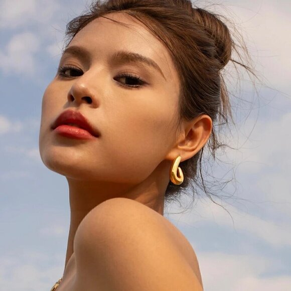 NWT 18K Gold Plated Stainless Steel U Shape Chunky Hoop Earrings for Women - Picture 6 of 9